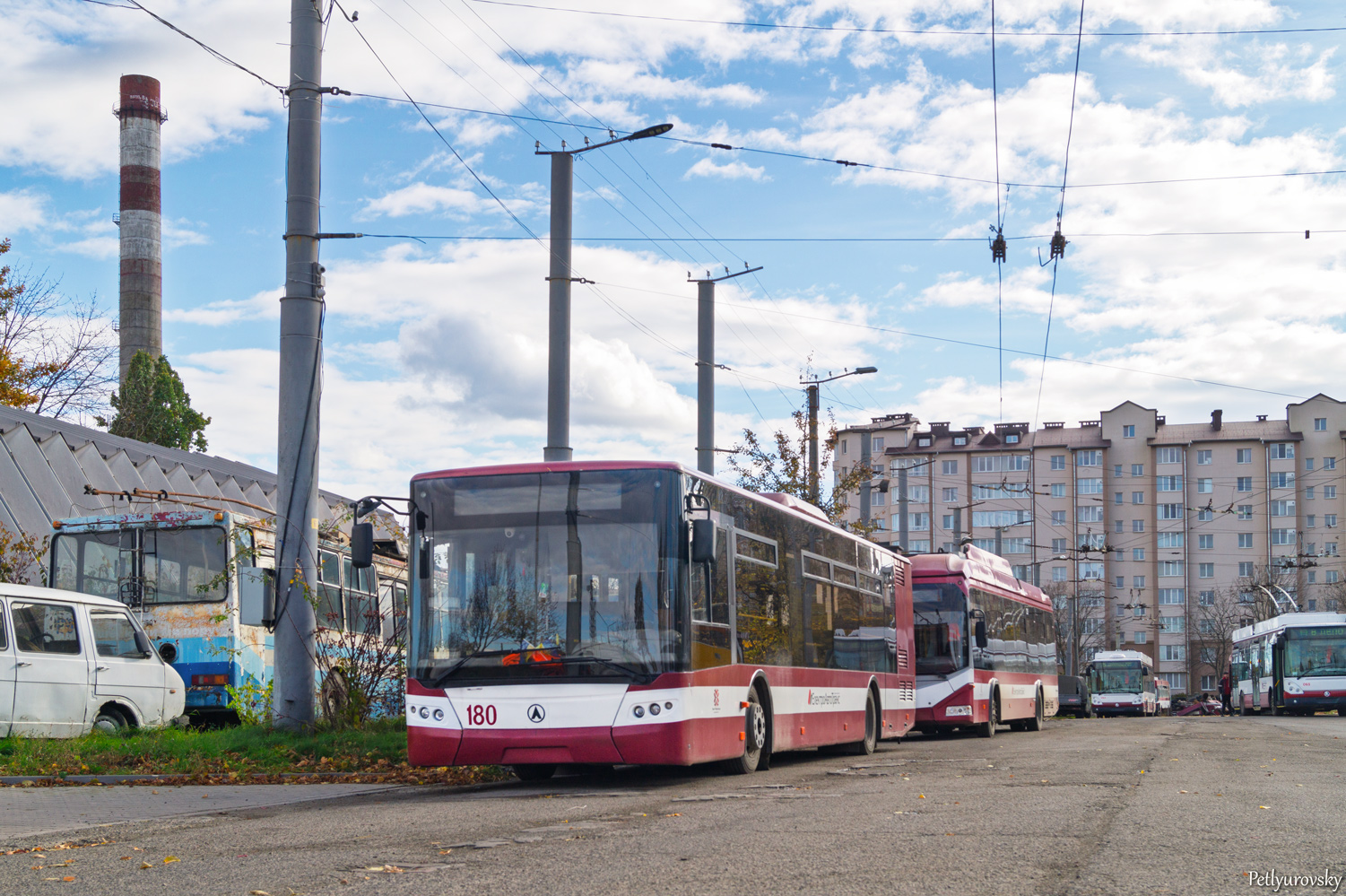 Ivano Frankivskas, LAZ E183D1 nr. 180; Ivano Frankivskas — Trolleybus Depot