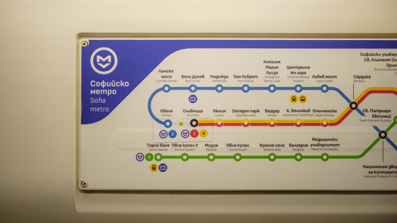Szófia — Schemes in metro trains