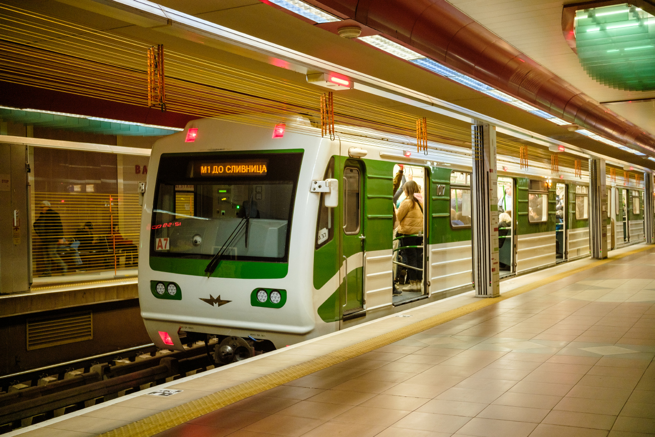 София, 81-717.4К № 1017; София — Перонни преградни стени и системи за безопасност на пътниците на метростанциите