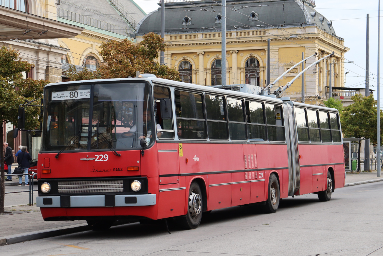Budapesta, Ikarus 280.94 Nr. 229