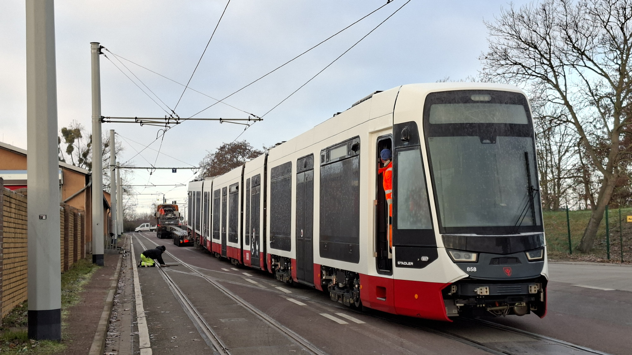 Halle, Stadler Tina MGT-XL Br. 858