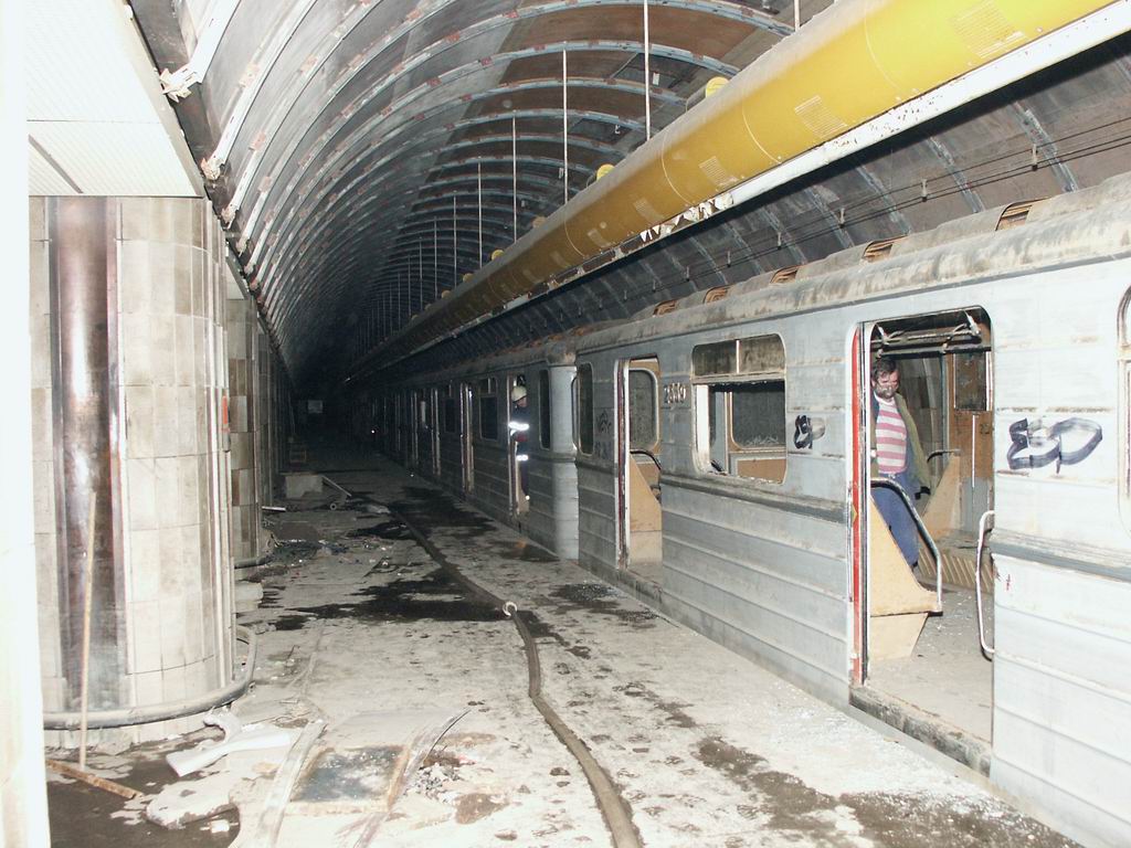 布拉格 — Flood in August 2002; 布拉格 — Metro: Line B