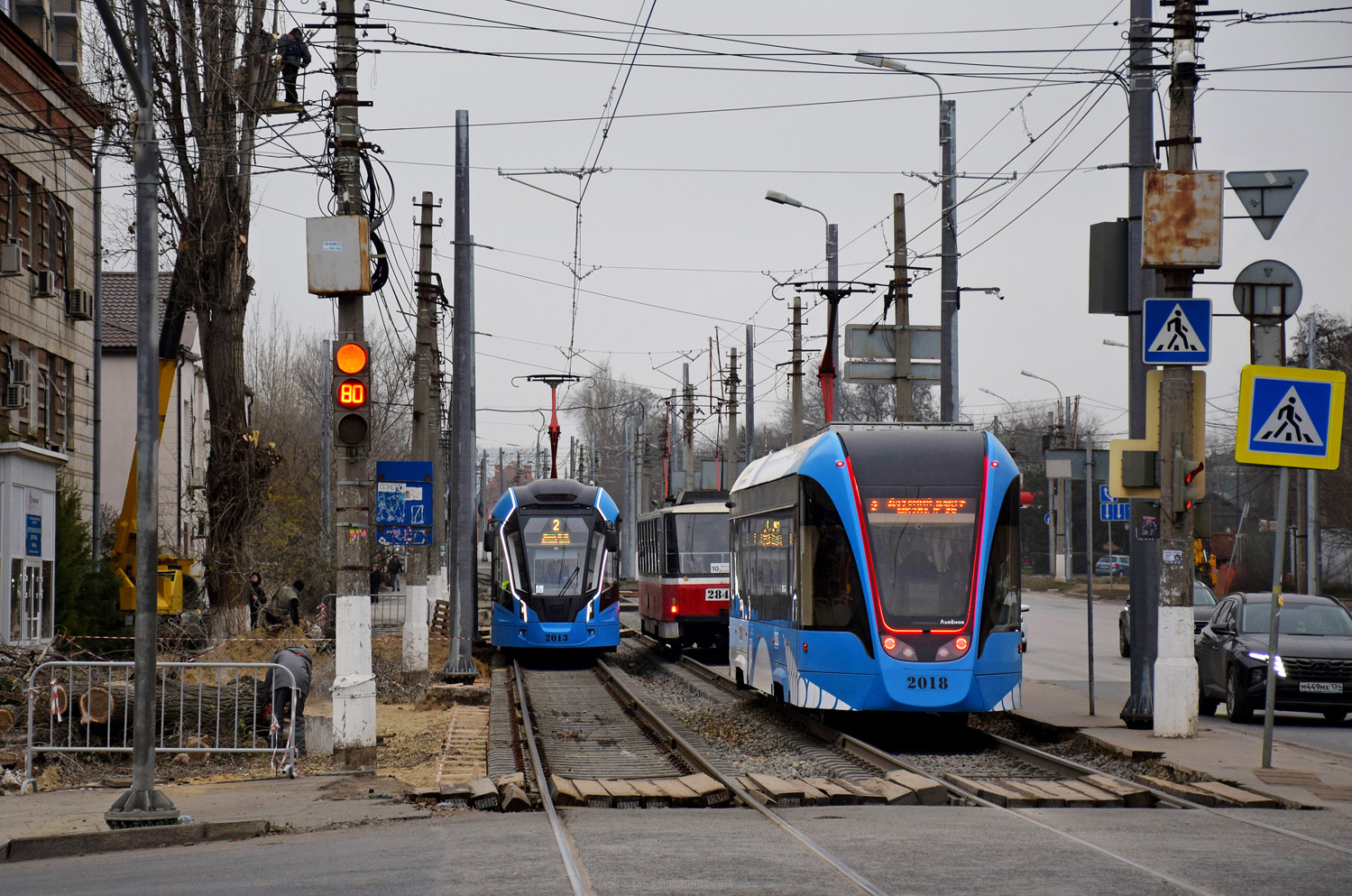 Волгоград, 71-911ЕМ «Львёнок» № 2013; Волгоград, 71-911ЕМ «Львёнок» № 2018