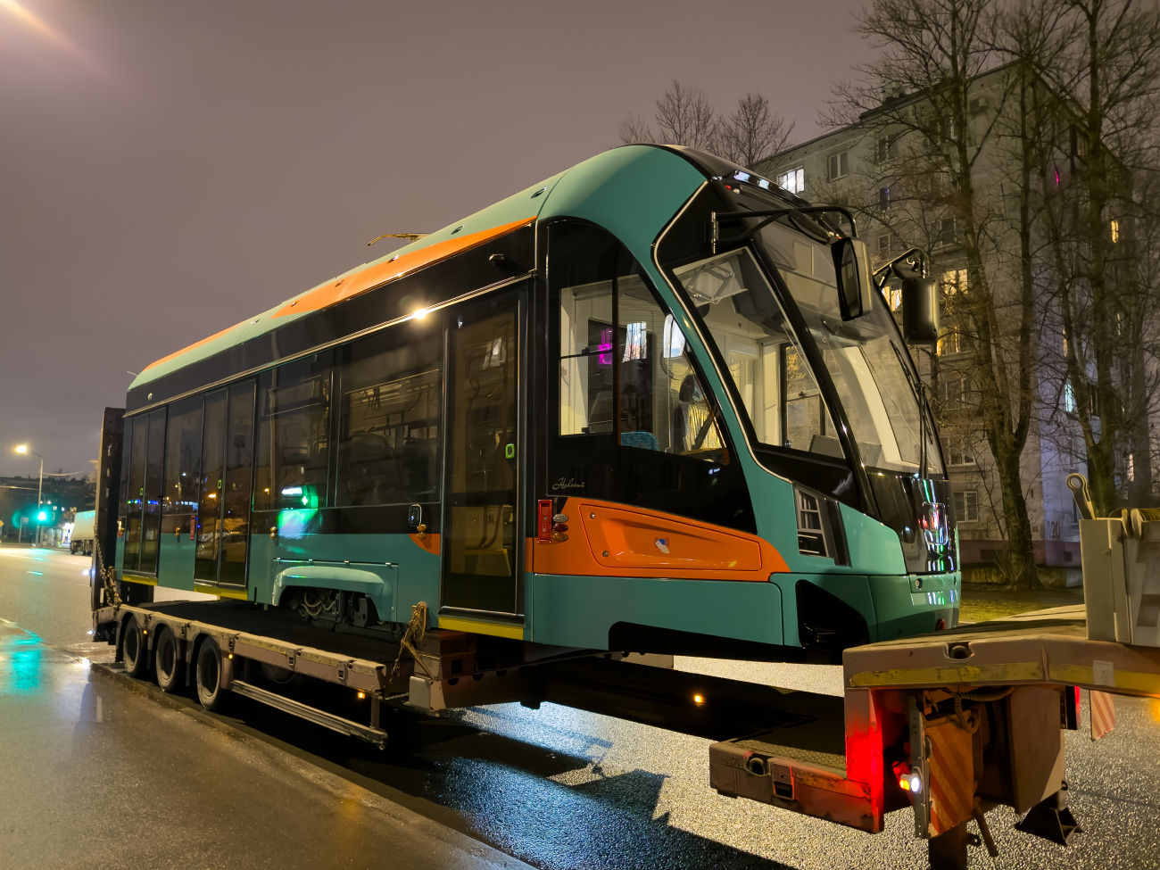 Saint-Pétersbourg — New PKTS vehicles