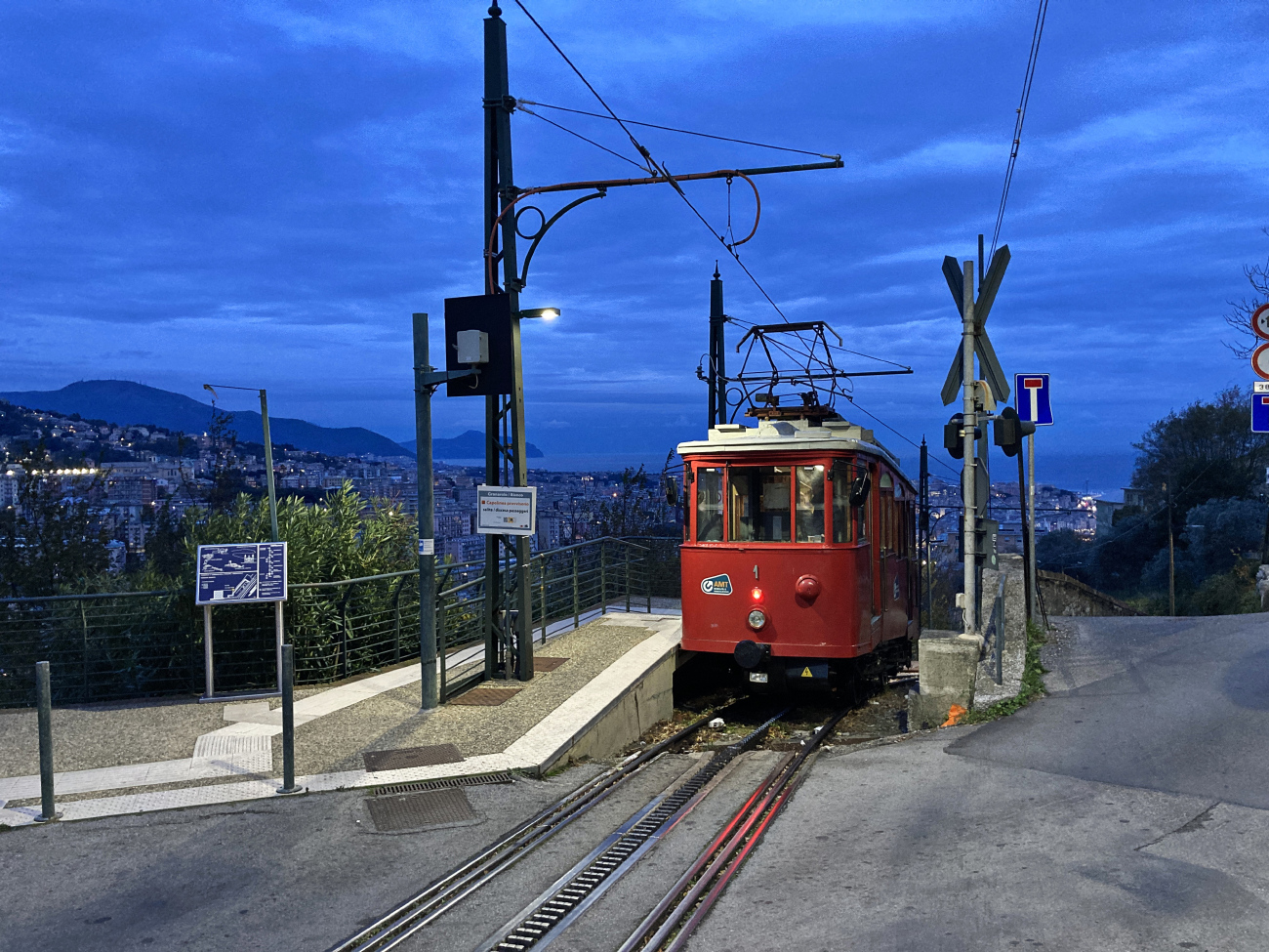 Genoa, Diatto 2-axle motor car č. 1; Genoa — Ferrovia a cremagliera Principe-Granarolo